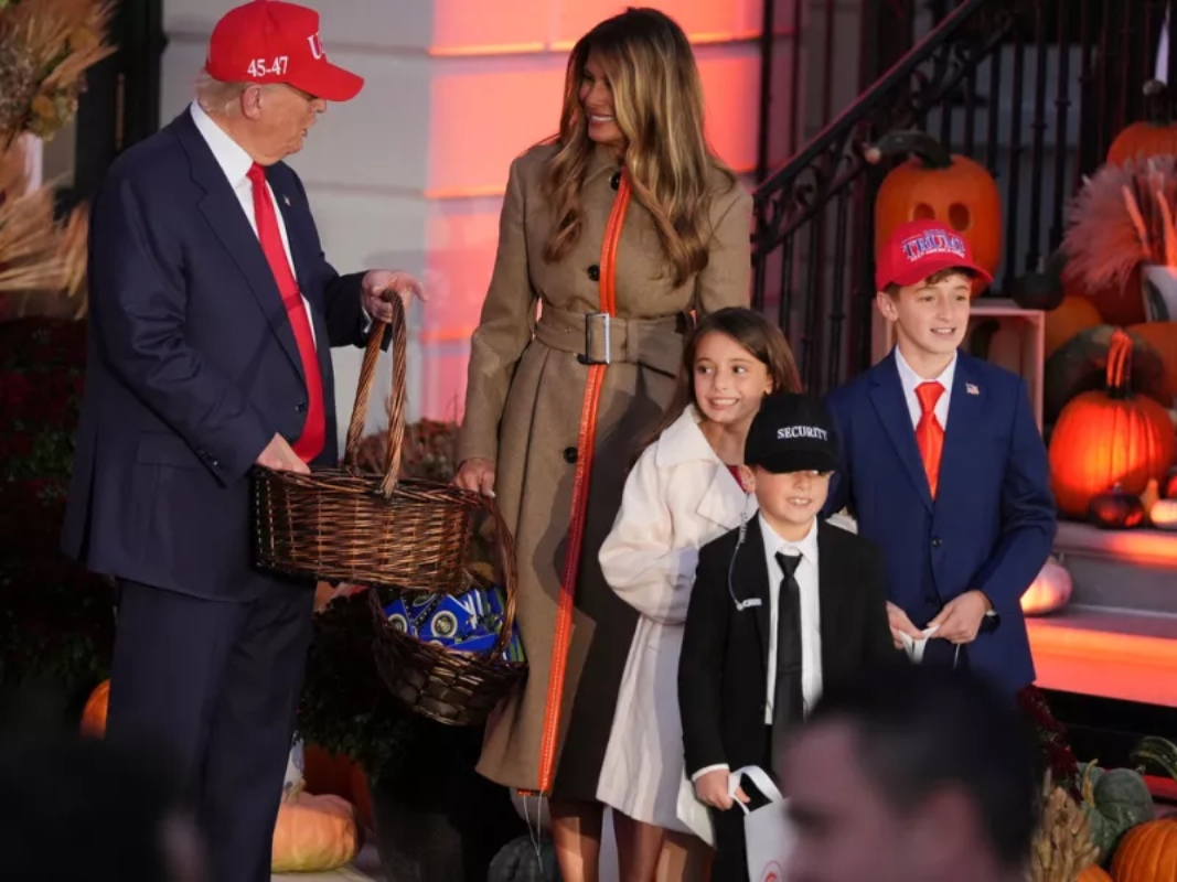 Halloween στον Λευκό Οίκο: Τραμπ και Μελάνια ενθουσιάστηκαν με τους μικρούς σωσίες τους