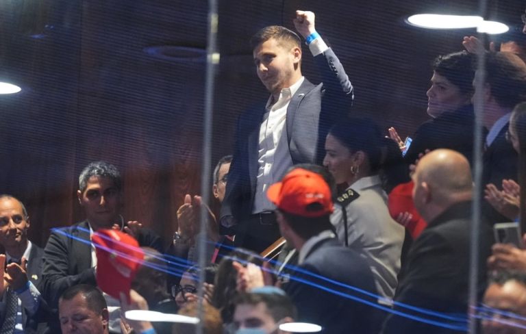 Ποιος είναι ο Άρι,στρατιώτης που αποθέωσε ο Νετανιάχου και ο Τραμπ– Ακρωτηριάστηκε πολεμώντας τη Χαμάς