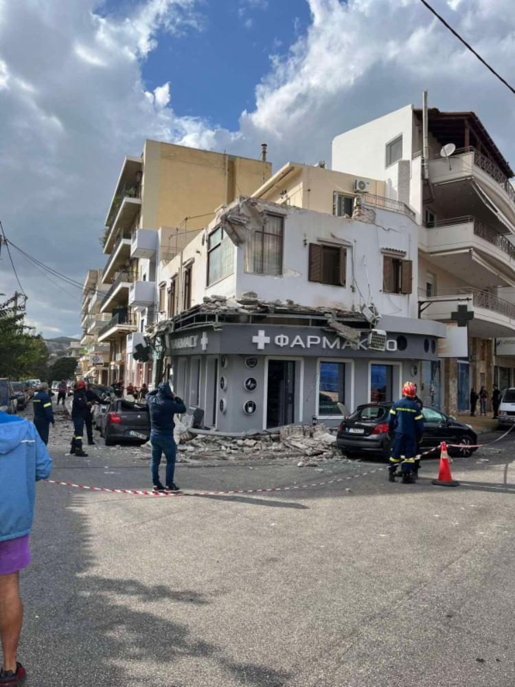 Κατέρρευσε μπαλκόνι κτιρίου στο Λαύριο – Τραυματίστηκε ελαφρά μία γυναίκα