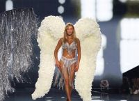 Ανησυχία για την Μπέλα Χαντίντ στη νέα πασαρέλα της Victoria’s Secret – «Φαινόταν να πονάει και να παλεύει» Ανησυχία για την Μπέλα Χαντίντ στη νέα πασαρέλα της Victoria’s Secret – «Φαινόταν να πονάει και να παλεύει»