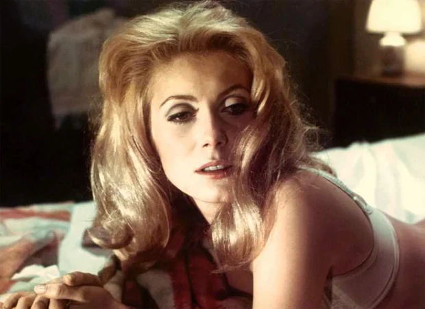 Catherine Deneuve: Η Αιώνια Μούσα του Σινεμά και της Μόδας στα 82 της