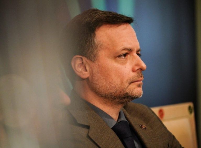 Μνημείο σε κρίση: Το ΥΠΕΘΑ απαντά στον Δούκα – Δεν θα επιτρέψουμε καμία υποβάθμιση