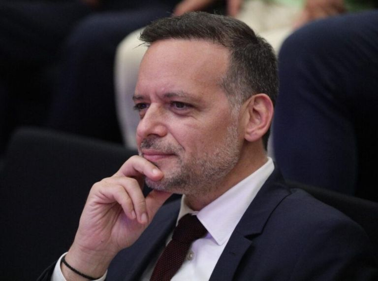 Δούκας για «βελόνα»: Ανοίγματα σε Τσίπρα, καρφιά σε Ανδρουλάκη!
