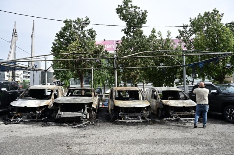 Εμπρηστική επίθεση σε αντιπροσωπεία οχημάτων στη Νέα Φιλαδέλφεια