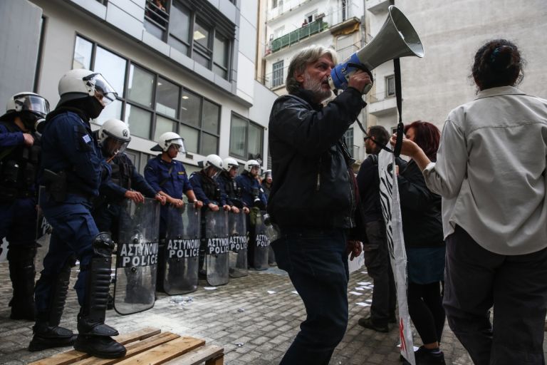 Μεταξουργείο: Δακρυγόνα και κρότου λάμψης σε διαμαρτυρία εκπαιδευτικών