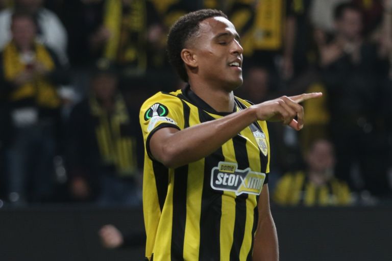 Πλήγμα στην AEK με Ελίασον!