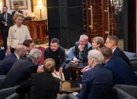 Ευρωπαίοι σχεδιάζουν οικονομική «ασπίδα» για Ζελένσκι με ρωσικά κεφάλαια – φόβοι για συμφωνία Τραμπ-Πούτιν Ευρωπαίοι σχεδιάζουν οικονομική «ασπίδα» για Ζελένσκι με ρωσικά κεφάλαια – φόβοι για συμφωνία Τραμπ-Πούτιν