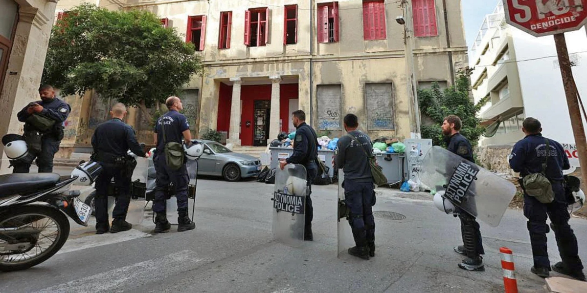 Ταυτοποιήθηκαν έξι άτομα για την επίθεση στον Βορίδη – Αστυνομική έφοδος στον «Ευαγγελισμό» στο Ηράκλειο