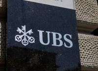 Wall Street σε Peak: Η UBS «Ποντάρει» σε Ασία, Χρυσό και Ομόλογα – «Μην Εγκλωβιστείτε στις ΗΠΑ!»