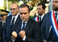 Γαλλία: Παλιά πρόσωπα και άγνωστοι τεχνοκράτες – Η νέα κυβέρνηση Λεκορνί υπό πολιορκία μομφής Γαλλία: Παλιά πρόσωπα και άγνωστοι τεχνοκράτες – Η νέα κυβέρνηση Λεκορνί υπό πολιορκία μομφής