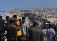 Δεκάδες χιλιάδες Παλαιστίνιοι ξεκινούν το μεγάλο ταξίδι της επιστροφής στη Βόρεια Γάζα [vid]