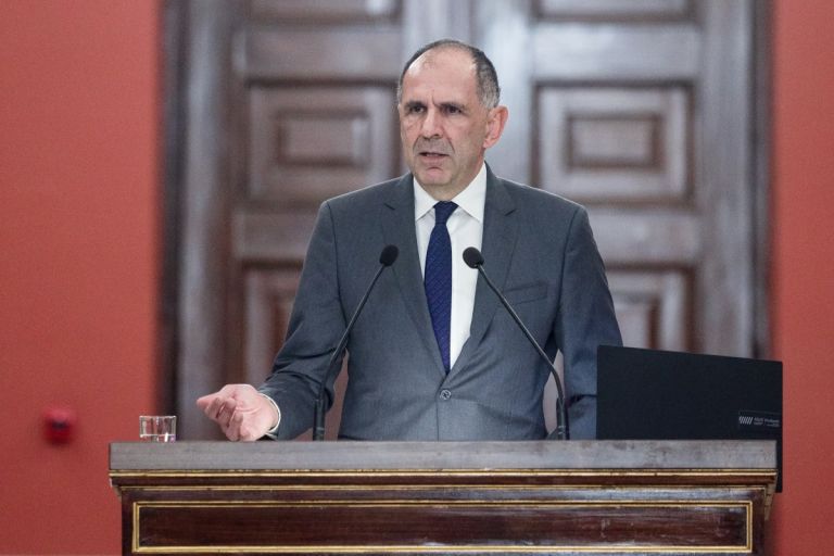 Γεραπετρίτης: Η Ευρώπη αντιμετωπίζει κρίση με πόλεμο και πιέσεις στην ΕΕ