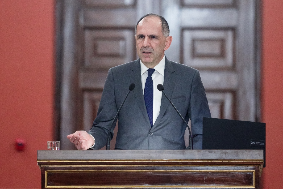 Γεραπετρίτης: Η Ευρώπη αντιμετωπίζει κρίση με πόλεμο και πιέσεις στην ΕΕ