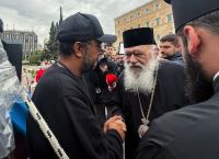 Ο αρχιεπίσκοπος Ιερώνυμος επισκέφτηκε τον Πάνο Ρούτσι στο Σύνταγμα: «Ένας άνθρωπος που υποφέρει» Ο αρχιεπίσκοπος Ιερώνυμος επισκέφτηκε τον Πάνο Ρούτσι στο Σύνταγμα: «Ένας άνθρωπος που υποφέρει»