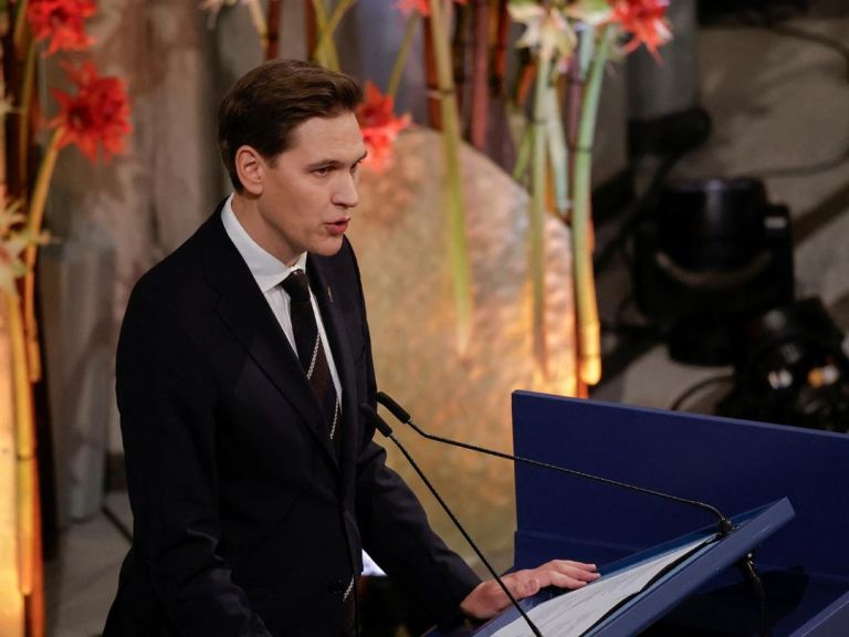 Τα Νόμπελ ύψωσαν ανάστημα στον αυταρχισμό: Ένα ηχηρό «όχι» στον Τραμπ και σε όσα εκπροσωπεί