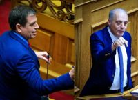 Ο Κακλαμάνης “έκοψε” τον Βελόπουλο: “Το βήμα είναι ψηλά – σταθείτε στο ύψος του!” Ο Κακλαμάνης “έκοψε” τον Βελόπουλο: “Το βήμα είναι ψηλά – σταθείτε στο ύψος του!”