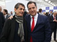 Άδωνις vs Καρανίκας: Όταν ο “δεξιός υπουργός” χειροκροτεί τον “ανανεωμένο αριστερό” Άδωνις vs Καρανίκας: Όταν ο “δεξιός υπουργός” χειροκροτεί τον “ανανεωμένο αριστερό”