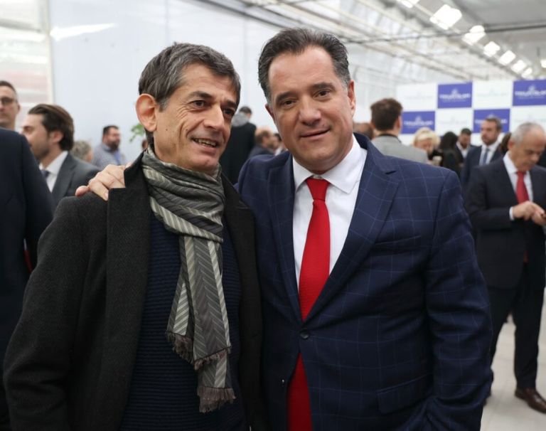 Άδωνις vs Καρανίκας: Όταν ο “δεξιός υπουργός” χειροκροτεί τον “ανανεωμένο αριστερό”