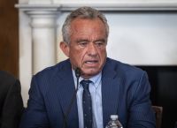 «Η Περιτομή Προκαλεί Αυτισμό»: Οι Ιατροί Αποδομούν τους Ισχυρισμούς του Ρόμπερτ Κένεντι Τζούνιορ «Η Περιτομή Προκαλεί Αυτισμό»: Οι Ιατροί Αποδομούν τους Ισχυρισμούς του Ρόμπερτ Κένεντι Τζούνιορ