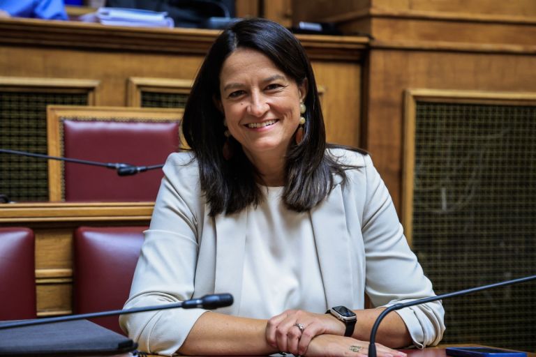 Κεραμέως: 1,8 εκατ. περισσότερες υπερωρίες το 2025 – Τι απαντά για το «13ωρο» και την ευελιξία στην εργασία