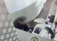 Κολωνάκι: Συνελήφθη ο «φαντομάς» διαρρήκτης των καταστημάτων–Το βίντεο και τα ευρήματα στο διαμέρισμά του Κολωνάκι: Συνελήφθη ο «φαντομάς» διαρρήκτης των καταστημάτων–Το βίντεο και τα ευρήματα στο διαμέρισμά του