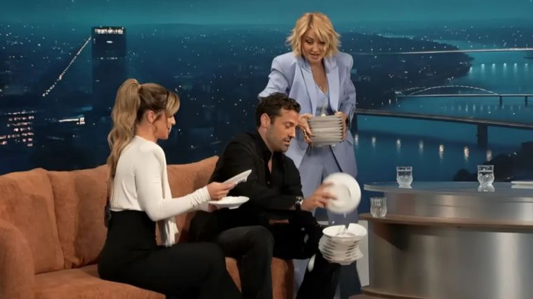 Ο Αργυρός εμφανίστηκε σε late night show της Σερβίας-Έσπασε πιάτα,τραγούδησε και χόρεψε με τις παρουσιάστριες