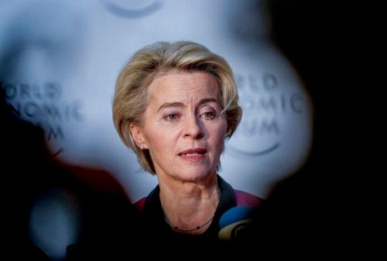 Η ΕΕ Απειλεί: Κράτη που Δεν Μεταρρυθμίζουν τις Συντάξεις Χάνουν τα Κονδύλια!