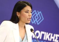 Λατινοπούλου: «Απολύστε όσους εκπαιδευτικούς καταργούν τις εθνικές εορτές!» [vid]