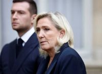 Γαλλία σε κρίση: Λεπέν και Μελανσόν καταθέτουν προτάσεις μομφής κατά της κυβέρνησης Λεκορνί Γαλλία σε κρίση: Λεπέν και Μελανσόν καταθέτουν προτάσεις μομφής κατά της κυβέρνησης Λεκορνί