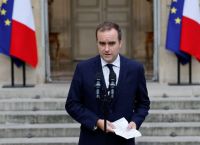 Πόλεμος Φόρων: Σοσιαλιστές «Βομβαρδίζουν» Λεκορνί – Μομφή και Εκλογές αν Δεν «Κόψει» από Πλούσιους