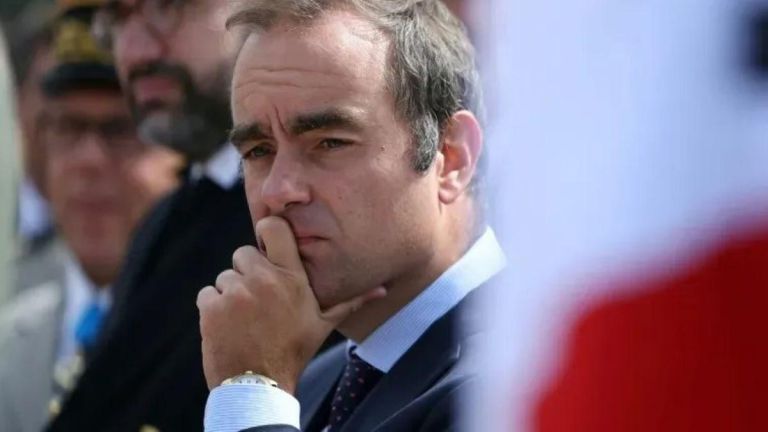 Πολιτική Κρίση στη Γαλλία: Παραιτήθηκε ο Πρωθυπουργός Σεμπαστιάν Λεκορνί–Τι σημαίνει για το μέλλον του Μακρόν