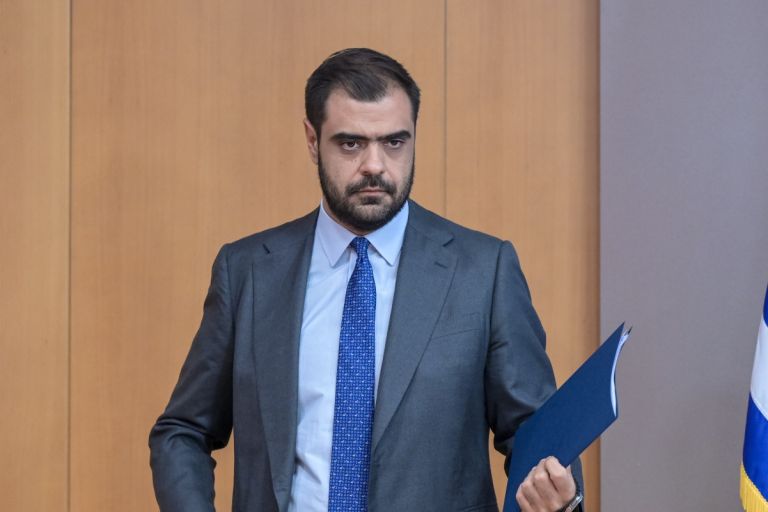 Πολιτική “κόλαση” για τα ονόματα των θυμάτων των Τεμπών – ΣΥΡΙΖΑ vs Κυβέρνηση!