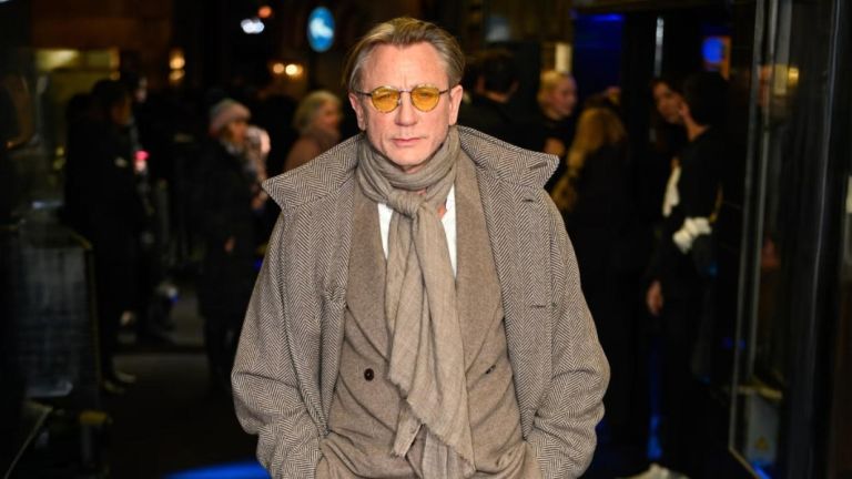 Οι 23 πιο καλοντυμένοι άνδρες του 2024: Από τον Daniel Craig μέχρι τον Lewis Hamilton