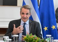 Από τις παρελάσεις στην πολιτική: Ο πρωθυπουργός βλέπει “στροφή των πολιτών” υπέρ της σταθερότητας