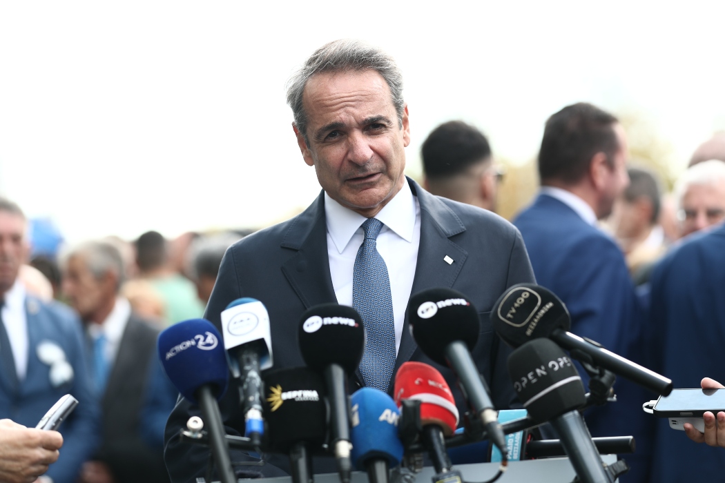 Μητσοτάκης: Το μήνυμα της ενότητας του ’40 μάς εμπνέει – Οι Ένοπλες Δυνάμεις εγγυητές της ελευθερίας μας