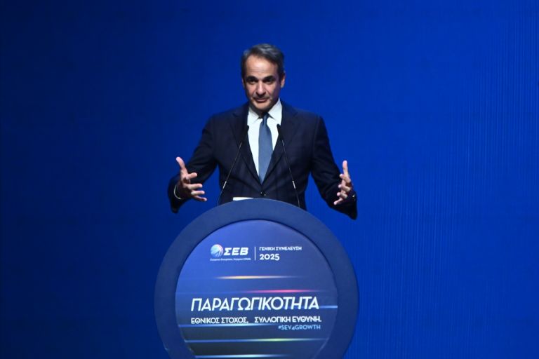 Στον ΣΕΒ ο Μητσοτάκης «ξορκίζει» τον λαϊκισμό και ζητά στήριξη από την επιχειρηματική τάξη