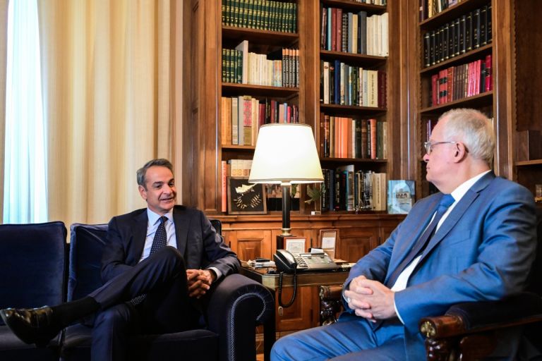 Mitsotakis Highlights Tomb of the Unknown Soldier’s Symbolic Importance & Greece’s Role in Middle East Peace