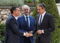 Ο Κυριάκος προειδοποιεί για τον λαϊκισμό, αλλά ο Τσίπρας επιστρέφει με νέο “πατριωτικό” μανδύα Ο Κυριάκος προειδοποιεί για τον λαϊκισμό, αλλά ο Τσίπρας επιστρέφει με νέο “πατριωτικό” μανδύα