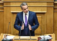 Μητσοτάκης: Ο Άγνωστος Στρατιώτης δεν είναι ταμπλό αιτημάτων αλλά κενοτάφιο για άγνωστους Ήρωες [Live]