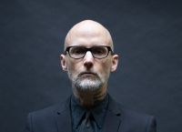 Moby: Ο Vegan Μουσικός και Ακτιβιστής Επιστρέφει στην Ελλάδα Moby: Ο Vegan Μουσικός και Ακτιβιστής Επιστρέφει στην Ελλάδα