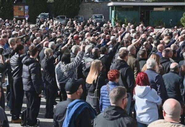 Φόρος Τιμής στον Φασισμό: 1.000 Νεοφασίστες Πορεύονται στη Γενέτειρα του Μουσολίνι