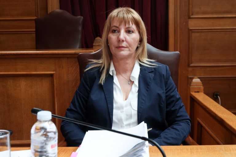 Διευθύντρια ελέγχων ΟΠΕΚΕΠΕ: “Δεν υπάρχει σκάνδαλο ούτε κύκλωμα ανομίας” – “Ασυνήθιστη” η παρέμβαση Κορασίδη