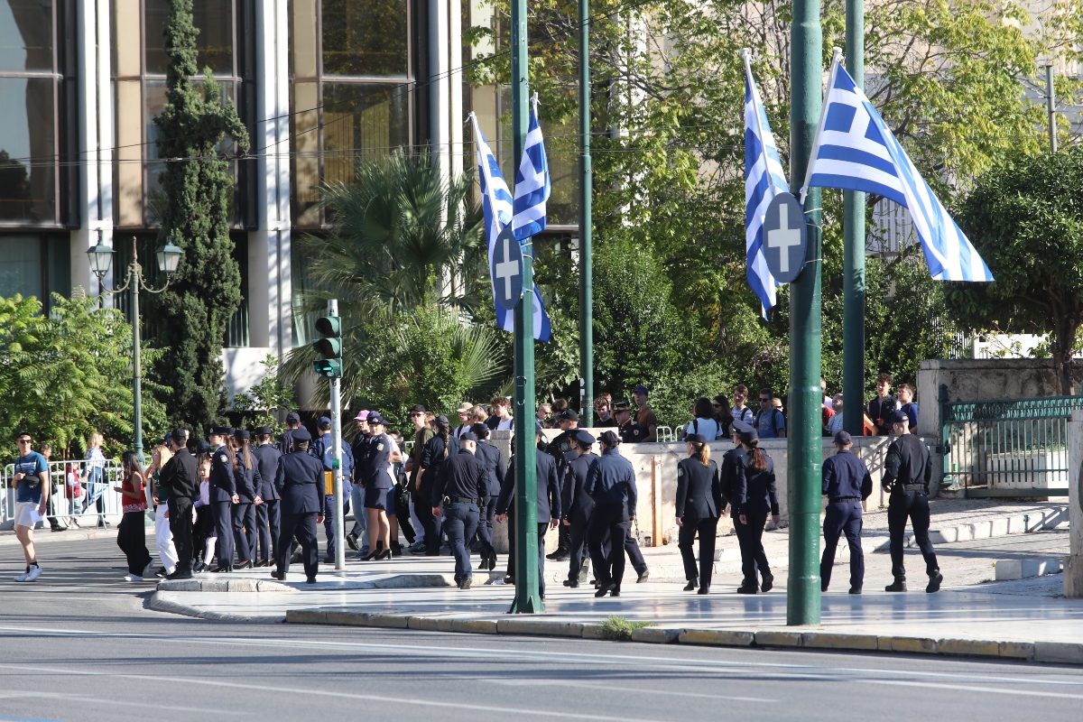 28η Οκτωβρίου: Κυκλοφοριακές ρυθμίσεις στην Αθήνα – Ποιοι δρόμοι κλείνουν και πώς θα κινηθούν τα ΜΜΜ