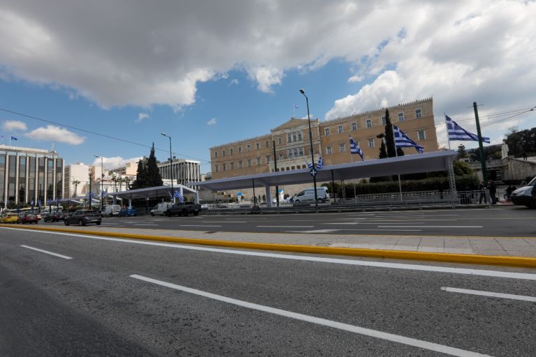 28η Οκτωβρίου: Πώς θα κινηθεί η Αθήνα στην παρέλαση – Ποιοι δρόμοι θα είναι κλειστοί,τι αλλάζει στα ΜΜΜ