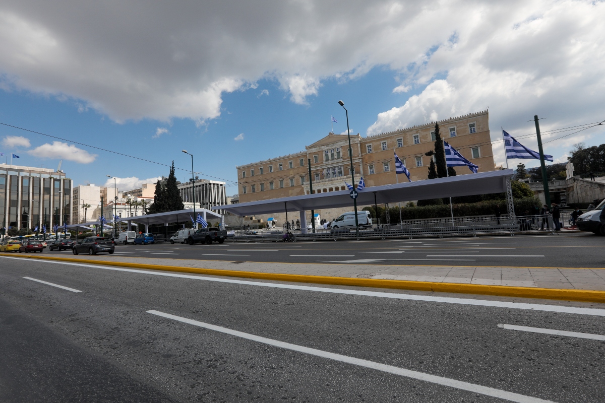 28η Οκτωβρίου: Πώς θα κινηθεί η Αθήνα στην παρέλαση – Ποιοι δρόμοι θα είναι κλειστοί,τι αλλάζει στα ΜΜΜ