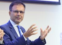 At Alexis Patelis’ Book Launch: Mitsotakis Balances the Two Faces of New Democracy and Subtly Targets Tsipras At Alexis Patelis’ Book Launch: Mitsotakis Balances the Two Faces of New Democracy and Subtly Targets Tsipras