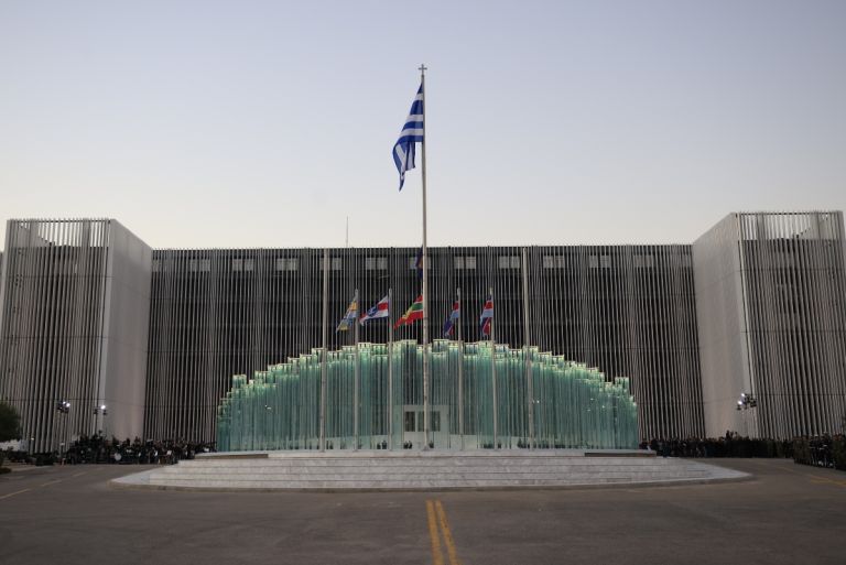 Υπουργείο Εθνικής Άμυνας: Live τα αποκαλυπτήρια της νέας βιοκλιματικής όψης του κτηρίου
