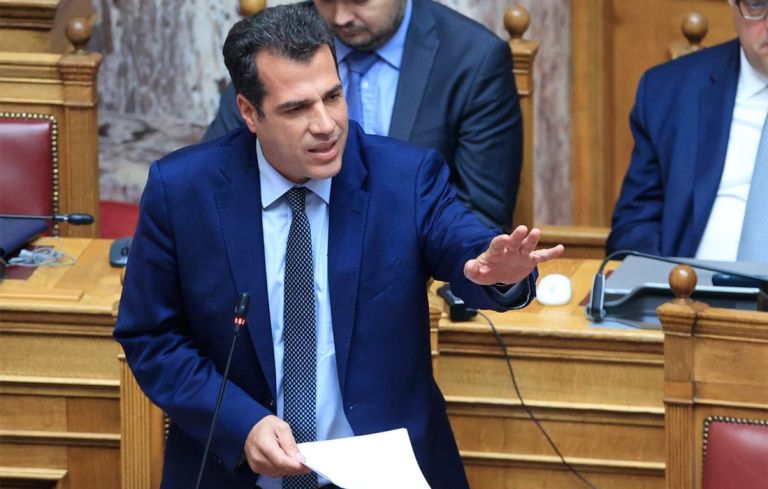 Πλεύρης «ψαλιδίζει» επιδόματα σε αιτούντες άσυλο – Επικέντρωση σε εργασία και εκμάθηση ελληνικών