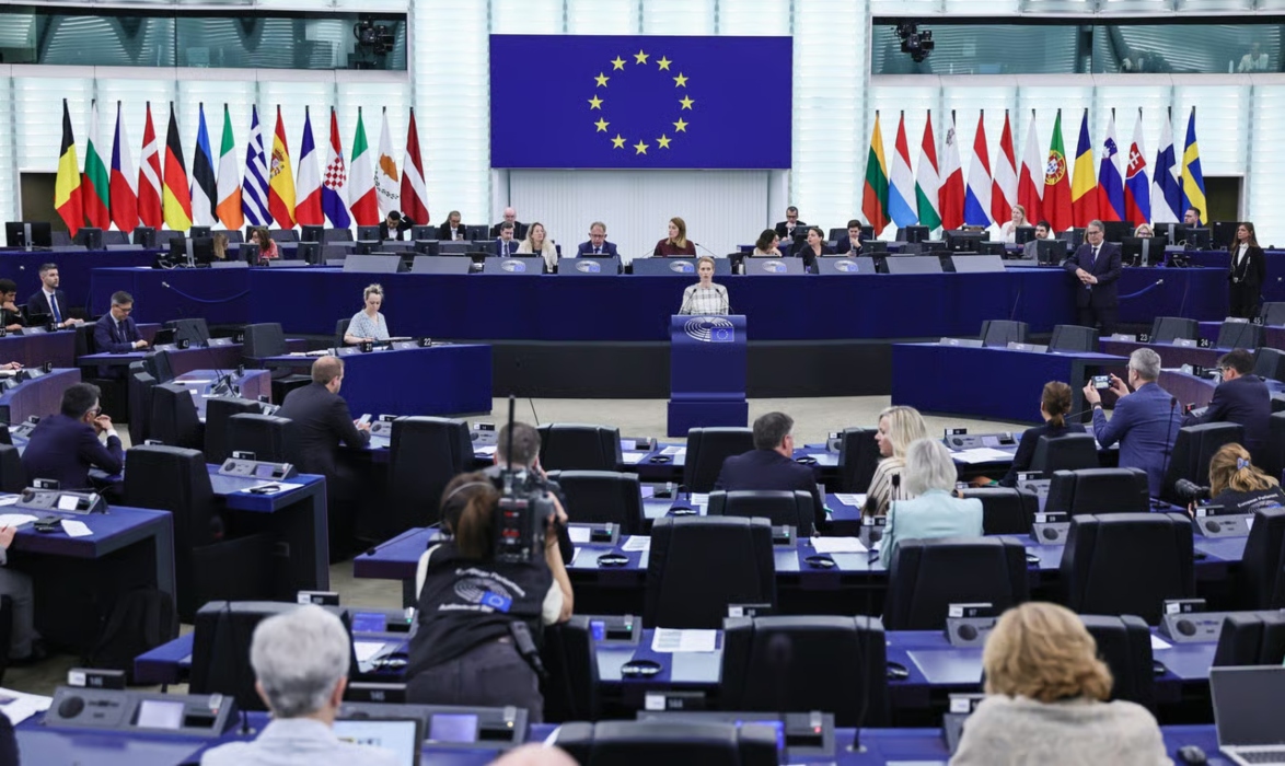 Οι Βρυξέλλες θέλουν να αποσπάσουν άλλα 25 δισ. ευρώ από παγωμένα ρωσικά περιουσιακά στοιχεία για την Ουκρανία