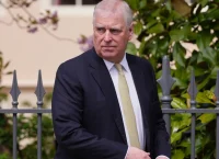 Η Πτώση του Πρίγκιπα Άντριου: Ο Κάρολος Ξήλωσε Τίτλους και τον Έδιωξε από Royal Lodge Η Πτώση του Πρίγκιπα Άντριου: Ο Κάρολος Ξήλωσε Τίτλους και τον Έδιωξε από Royal Lodge